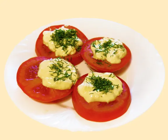 помидоры с сыром и зеленью